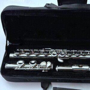 Like New Condition Beginner Student Glory GFL-130 Flute comes with Case